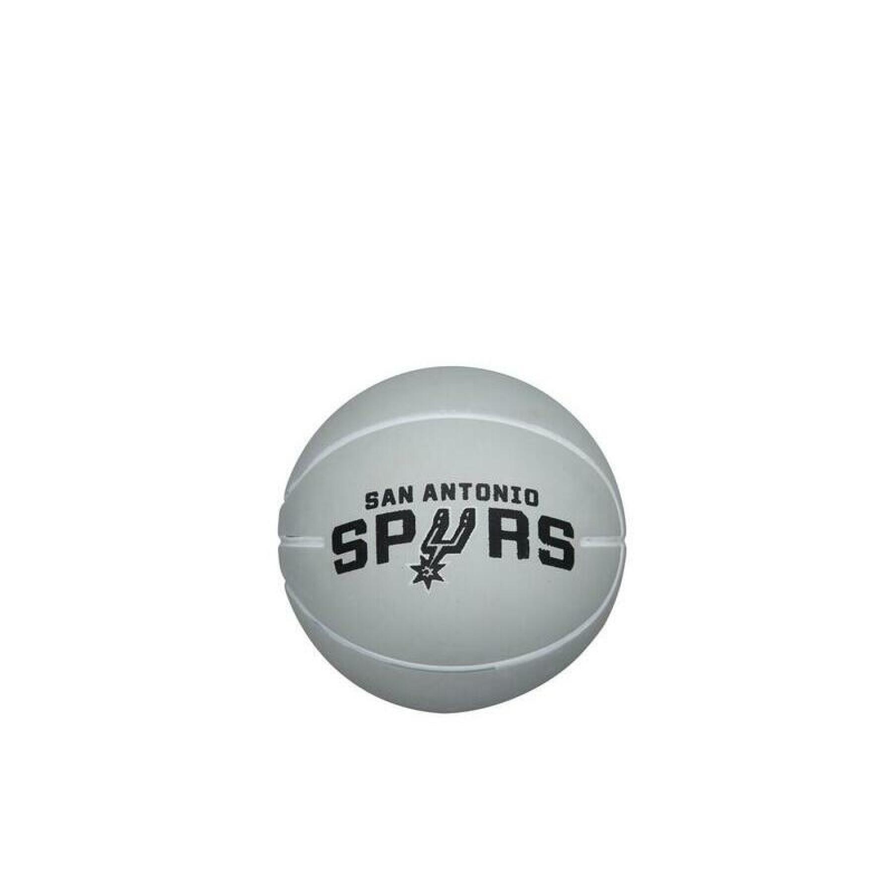 Basketball NBA dribbling San Antonio Spurs